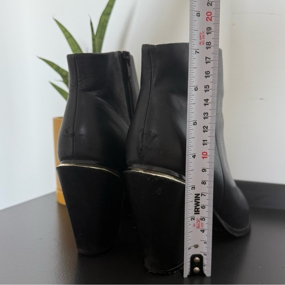 Aldo black leather block heel ankle boots with gold trim - size 8 - Picture 5 of 7